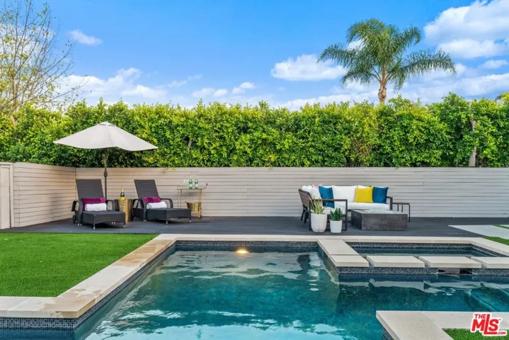 11207 Laurie Drive, Studio City, California 91604