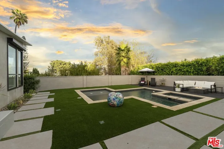 11207 Laurie Drive, Studio City, California 91604