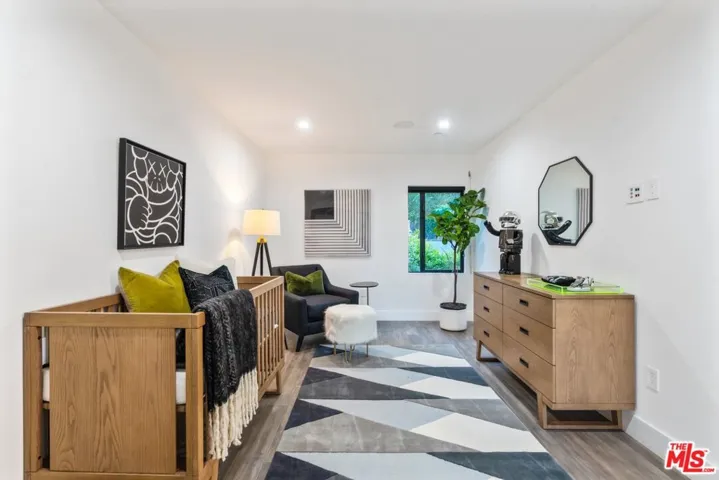 11207 Laurie Drive, Studio City, California 91604
