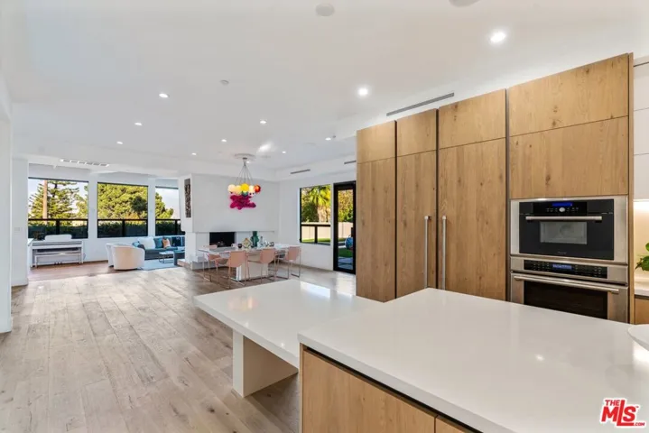 11207 Laurie Drive, Studio City, California 91604