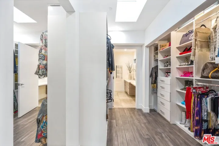 11207 Laurie Drive, Studio City, California 91604