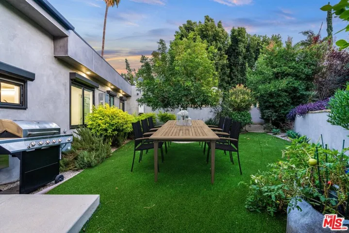 11207 Laurie Drive, Studio City, California 91604