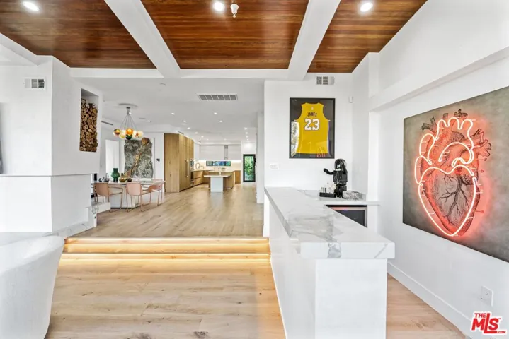 11207 Laurie Drive, Studio City, California 91604