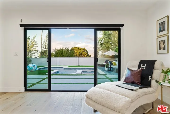 11207 Laurie Drive, Studio City, California 91604