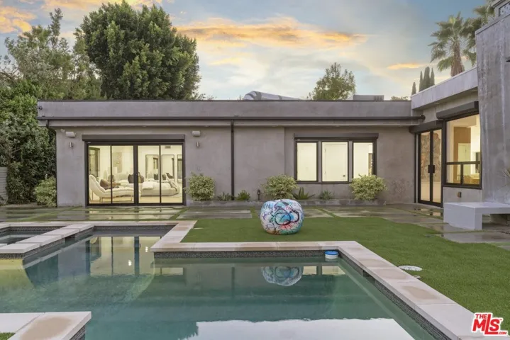 11207 Laurie Drive, Studio City, California 91604