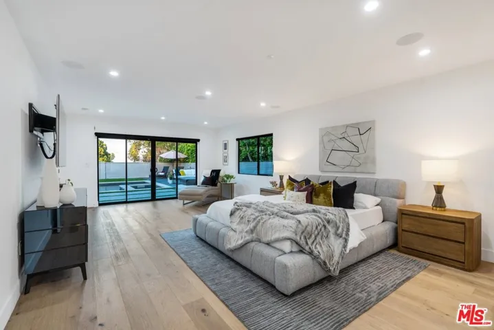 11207 Laurie Drive, Studio City, California 91604