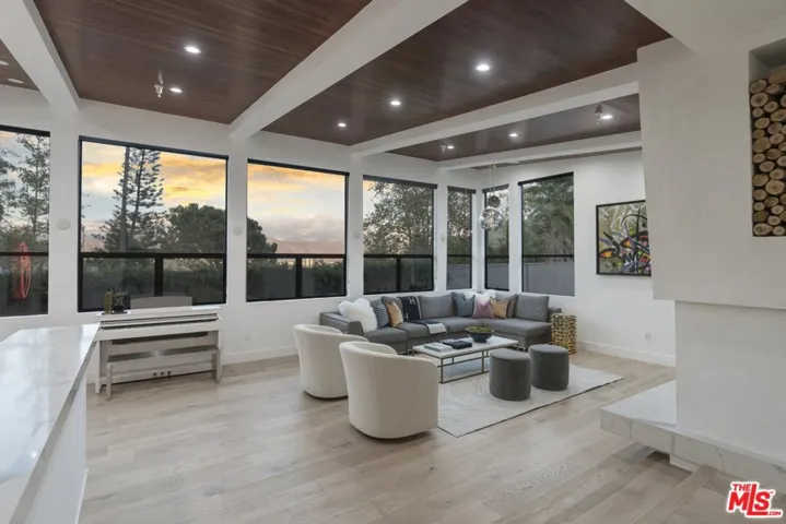 11207 Laurie Drive, Studio City, California 91604