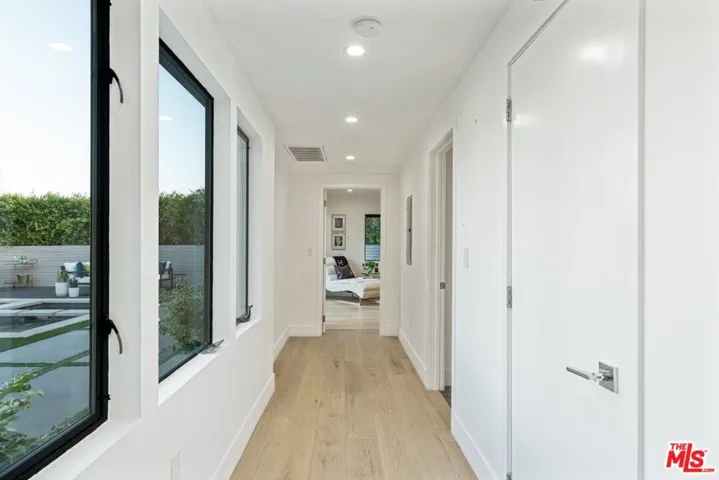 11207 Laurie Drive, Studio City, California 91604