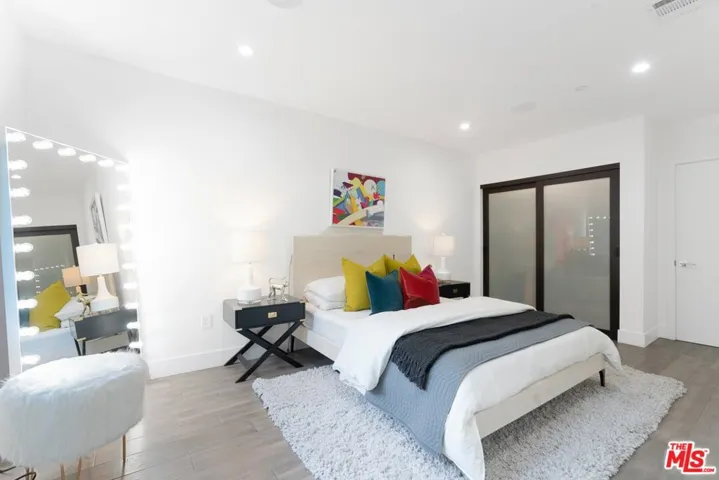 11207 Laurie Drive, Studio City, California 91604