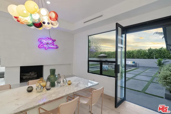 11207 Laurie Drive, Studio City, California 91604