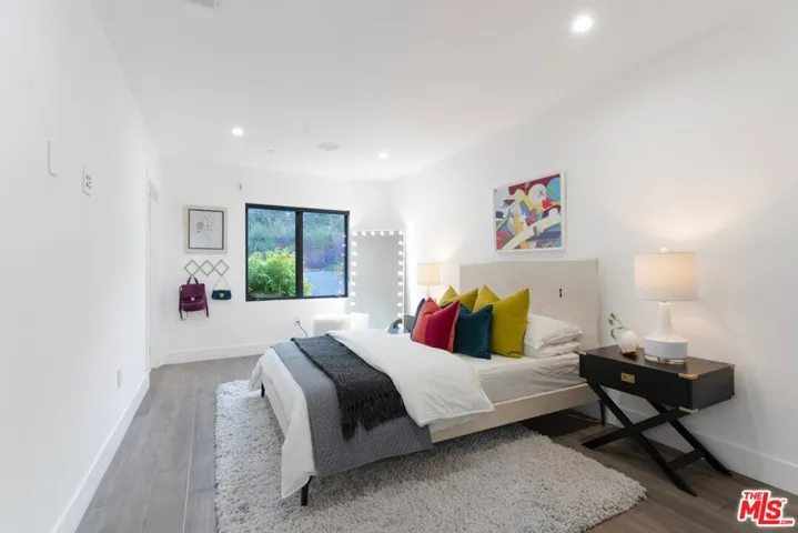 11207 Laurie Drive, Studio City, California 91604