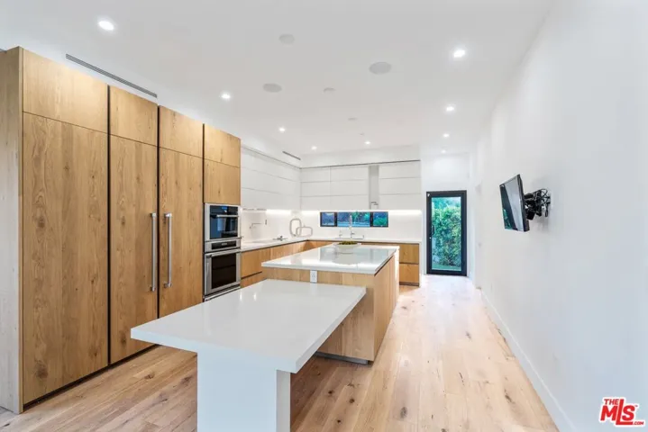 11207 Laurie Drive, Studio City, California 91604