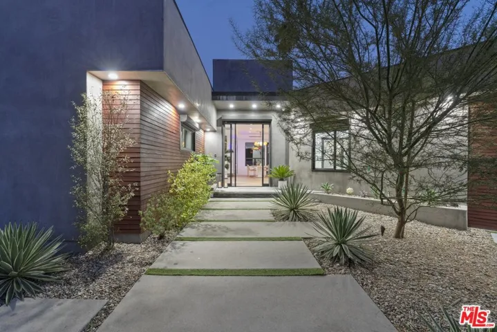 11207 Laurie Drive, Studio City, California 91604