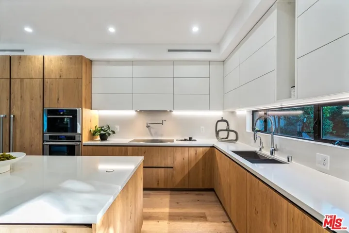 11207 Laurie Drive, Studio City, California 91604