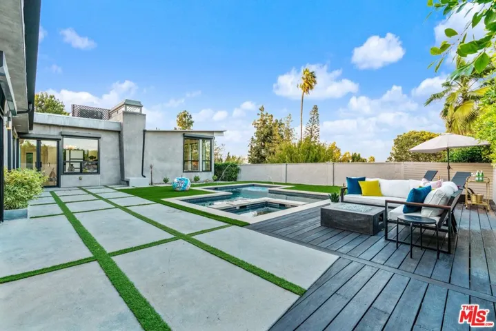 11207 Laurie Drive, Studio City, California 91604