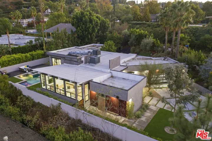 11207 Laurie Drive, Studio City, California 91604