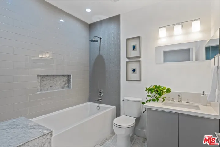 11207 Laurie Drive, Studio City, California 91604