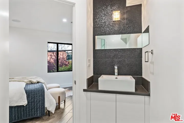 11207 Laurie Drive, Studio City, California 91604