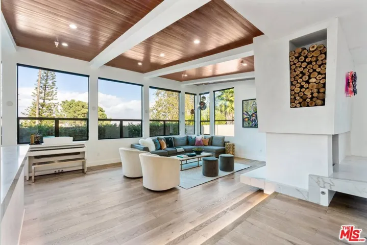 11207 Laurie Drive, Studio City, California 91604