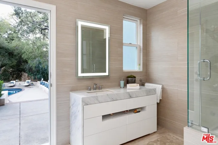 3841 Keswick Road, La Canada Flintridge, California 91011