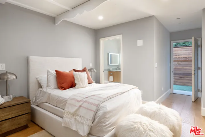 3841 Keswick Road, La Canada Flintridge, California 91011