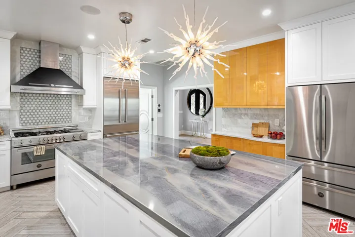 3841 Keswick Road, La Canada Flintridge, California 91011