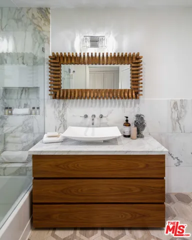 3841 Keswick Road, La Canada Flintridge, California 91011