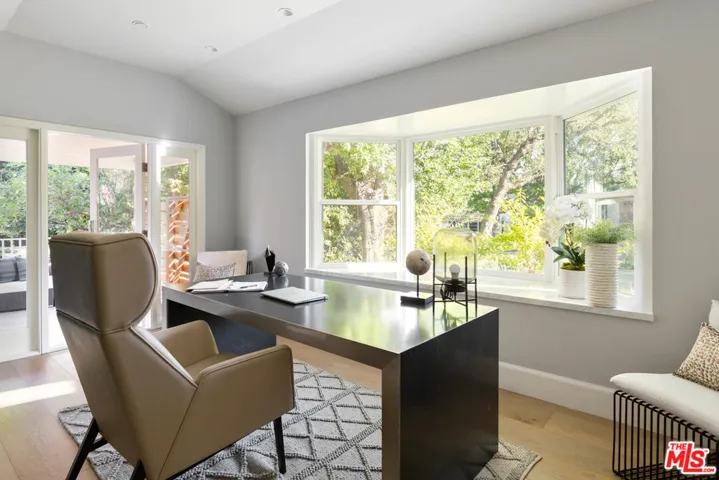 3841 Keswick Road, La Canada Flintridge, California 91011