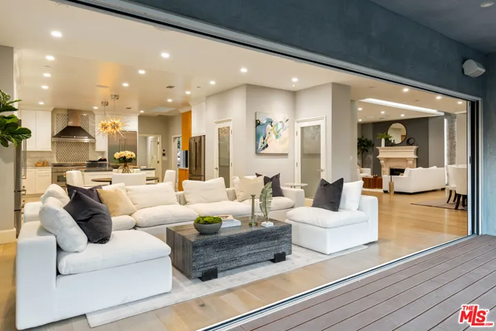 3841 Keswick Road, La Canada Flintridge, California 91011