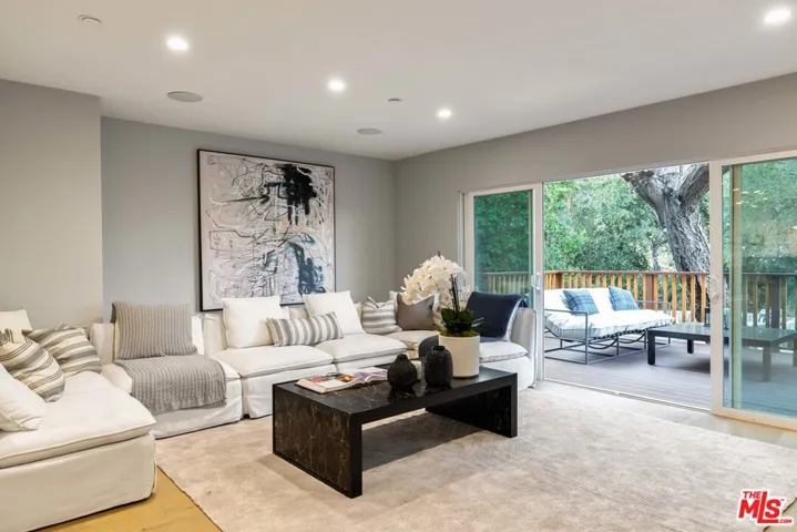 3841 Keswick Road, La Canada Flintridge, California 91011