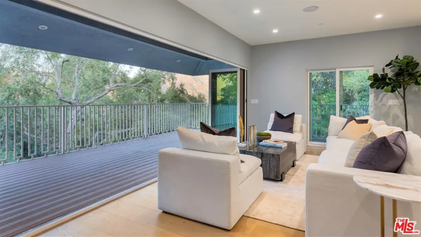 3841 Keswick Road, La Canada Flintridge, California 91011