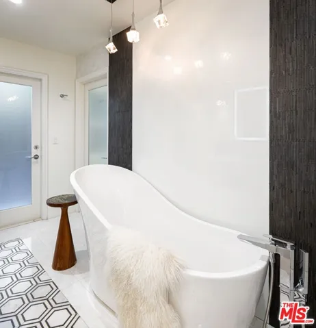 3841 Keswick Road, La Canada Flintridge, California 91011