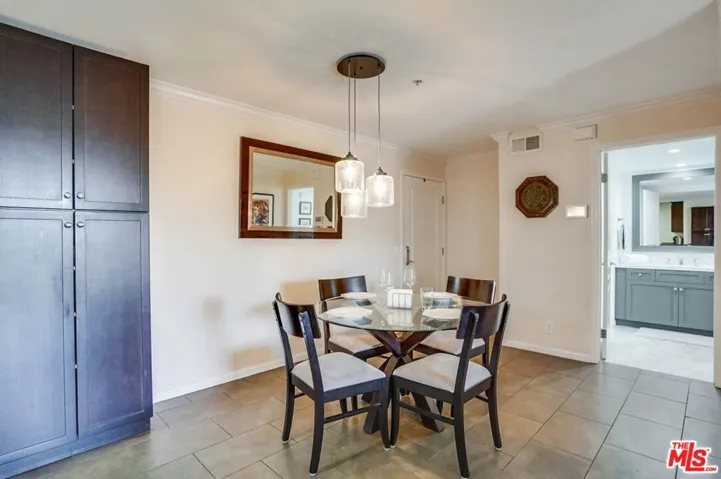 7320 Hawthorn Avenue 204, Los Angeles, California 90046