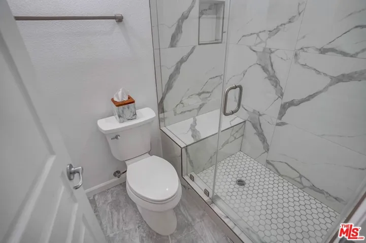 7320 Hawthorn Avenue 204, Los Angeles, California 90046