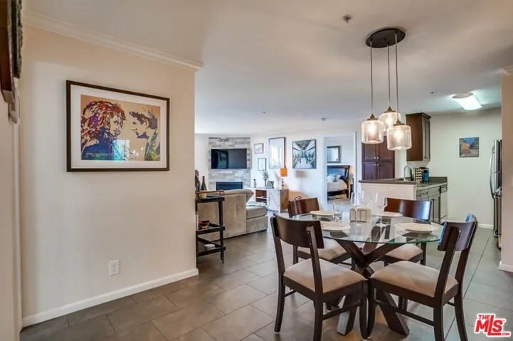 7320 Hawthorn Avenue 204, Los Angeles, California 90046