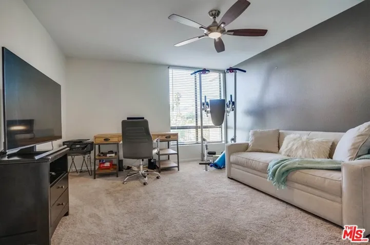 7320 Hawthorn Avenue 204, Los Angeles, California 90046