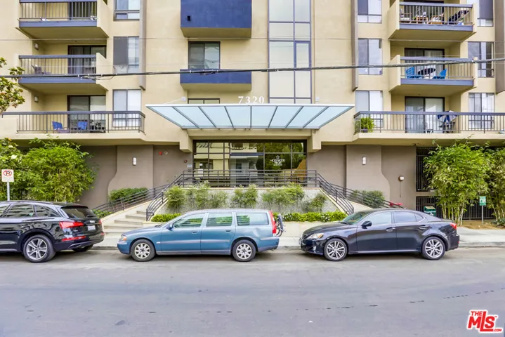 7320 Hawthorn Avenue 204, Los Angeles, California 90046