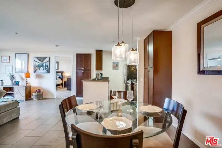 7320 Hawthorn Avenue 204, Los Angeles, California 90046