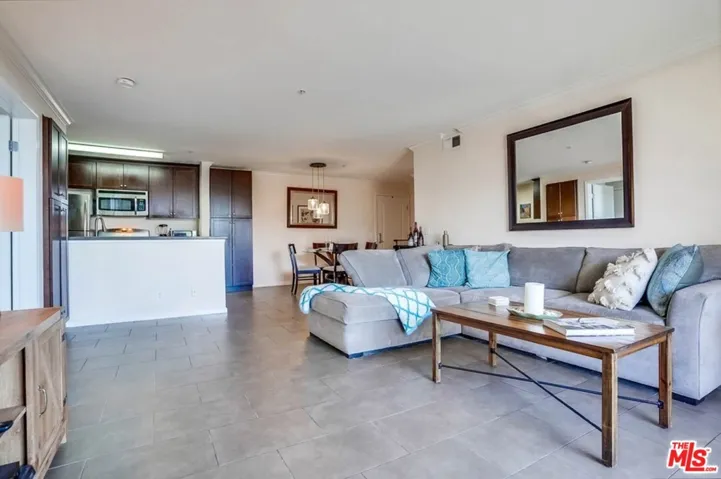 7320 Hawthorn Avenue 204, Los Angeles, California 90046