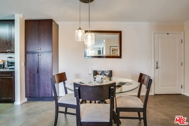 7320 Hawthorn Avenue 204, Los Angeles, California 90046