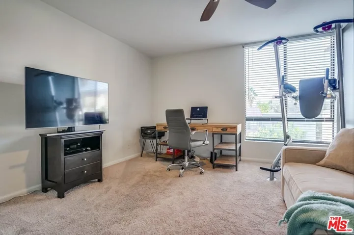 nd Primary Bedroom/office wi walk in closet