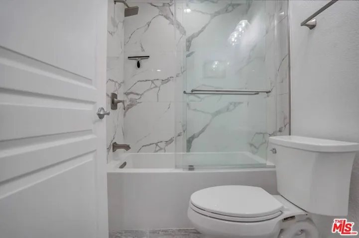 7320 Hawthorn Avenue 204, Los Angeles, California 90046