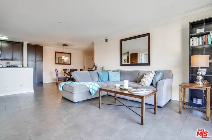 7320 Hawthorn Avenue 204, Los Angeles, California 90046