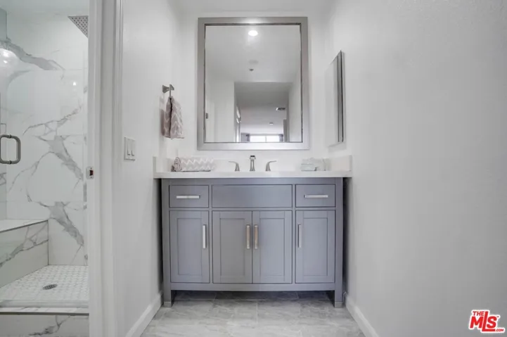 7320 Hawthorn Avenue 204, Los Angeles, California 90046