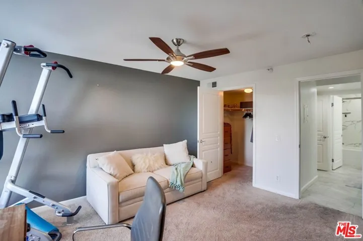 7320 Hawthorn Avenue 204, Los Angeles, California 90046