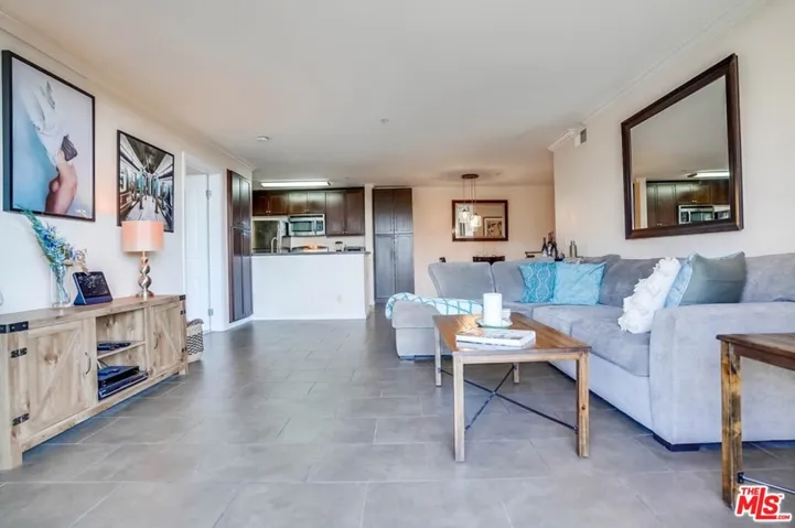7320 Hawthorn Avenue 204, Los Angeles, California 90046