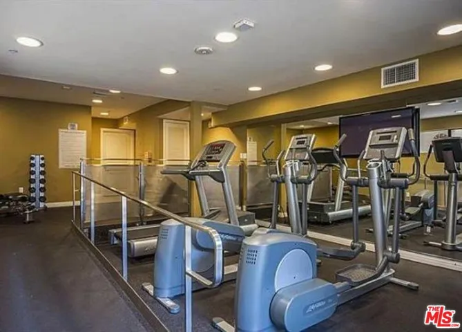 7320 Hawthorn Avenue 204, Los Angeles, California 90046