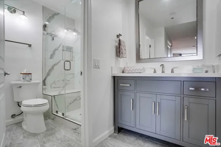 7320 Hawthorn Avenue 204, Los Angeles, California 90046