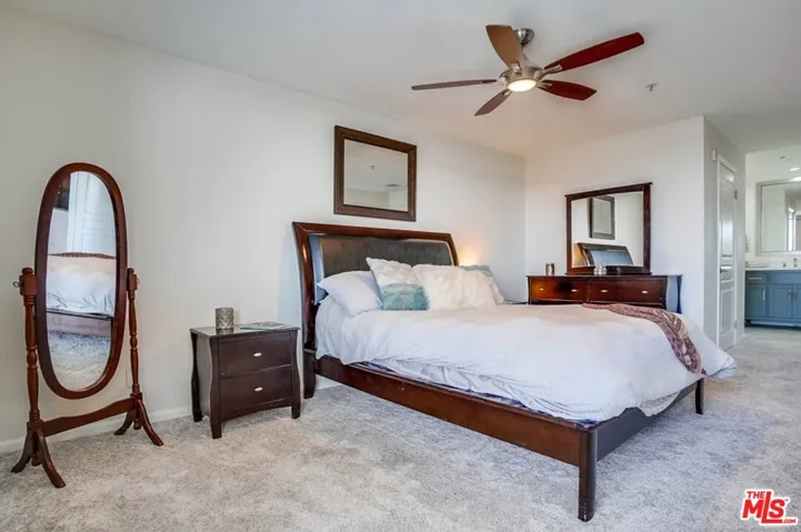 7320 Hawthorn Avenue 204, Los Angeles, California 90046