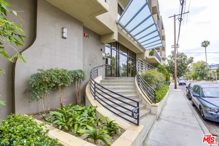 7320 Hawthorn Avenue 204, Los Angeles, California 90046